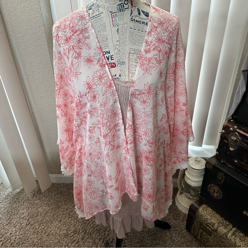 Beautiful “Free Size” Kimono. Light & Flowy! Very Flattering!
